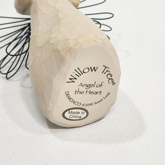 Willow Tree 5" Angel of Heart Holding Red Heart Figurine Retired Susan Lordi - Picture 5 of 8